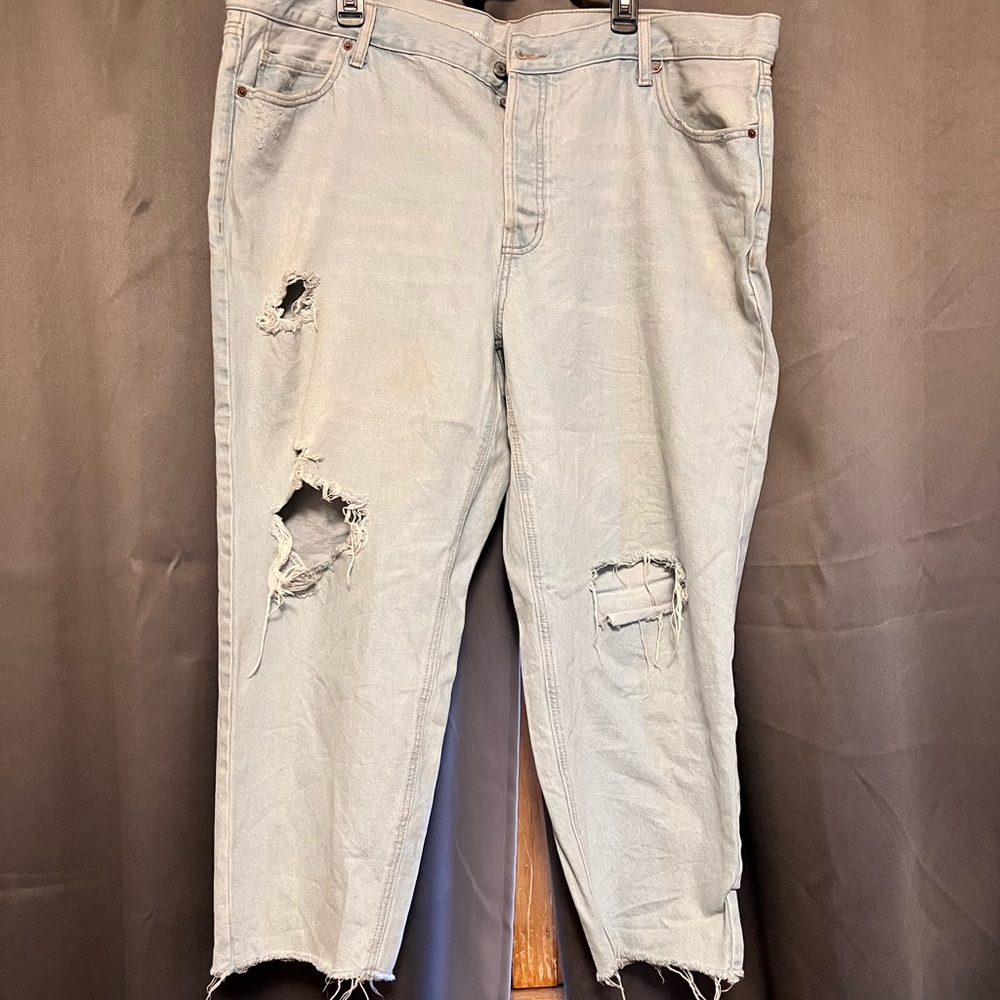 Light Distressed Jeans